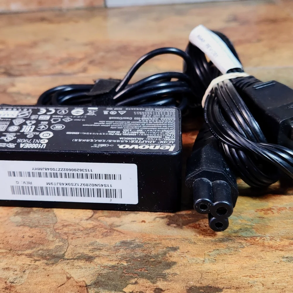 Genuine LENOVO Think-Pad AC/DC Power Adapter • Input : 100-240-V 1.2-A ●